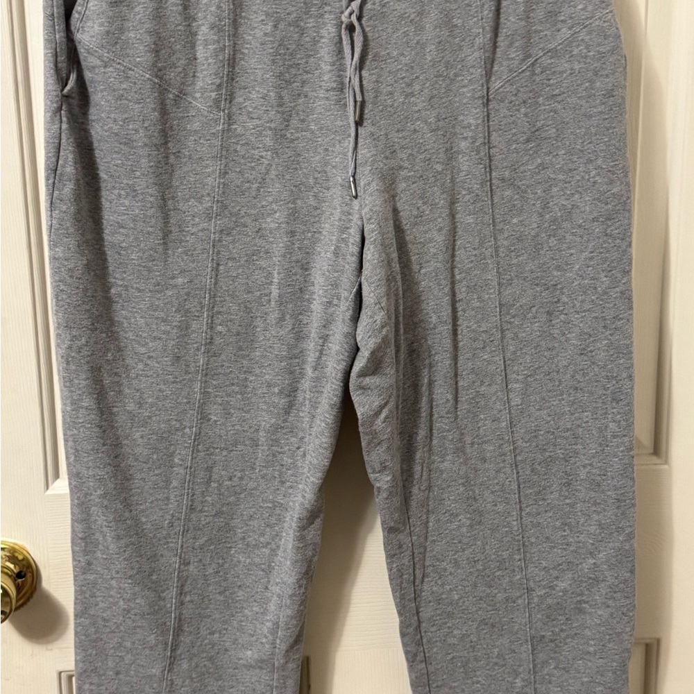Time and Tru Women's Gray Cropped Pants